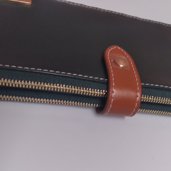 DARK Green PRORECTIVE Wallet with Gold Accent - Picture 2 of 5